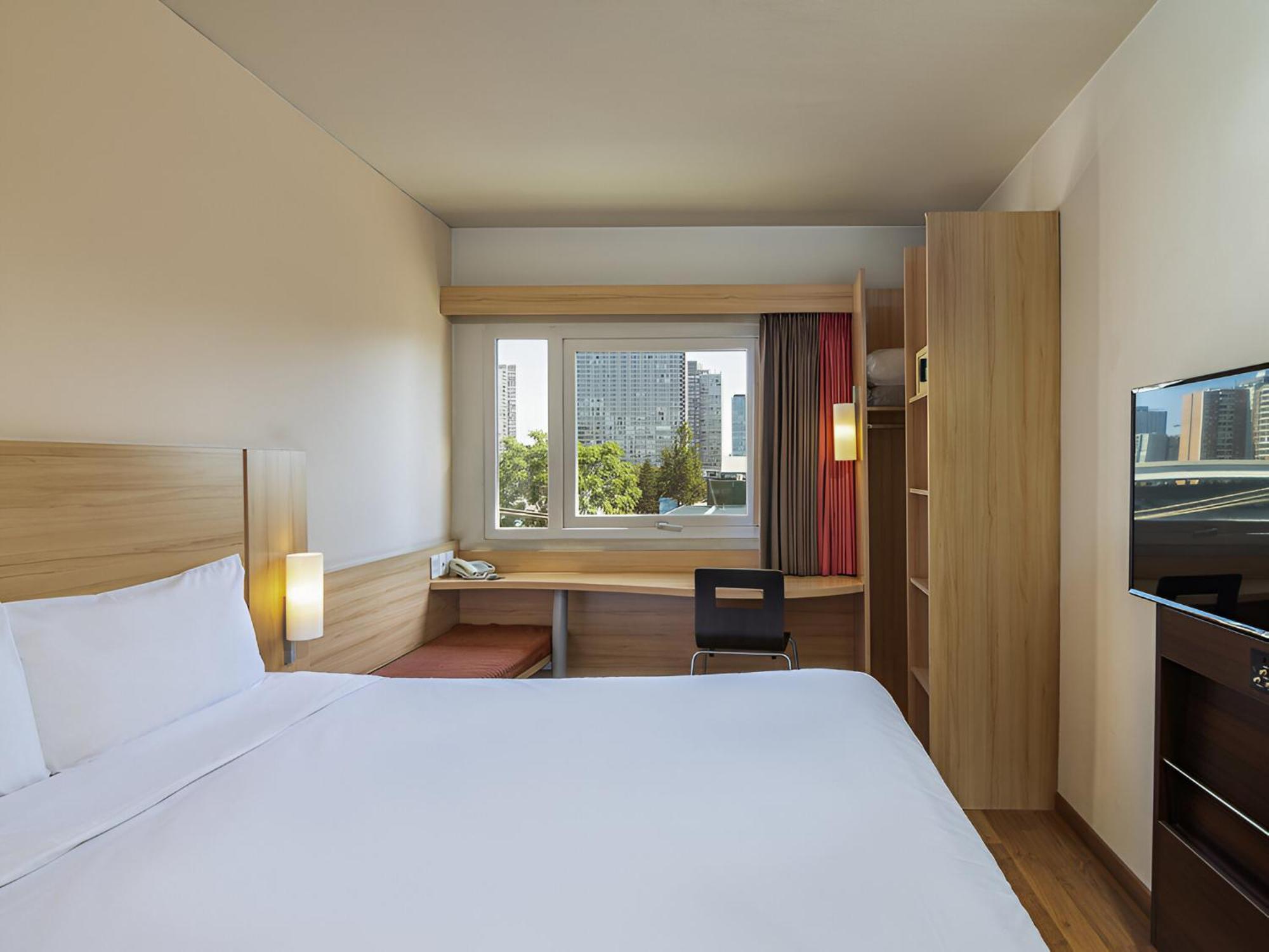 Hotel Ibis Estación Santiago